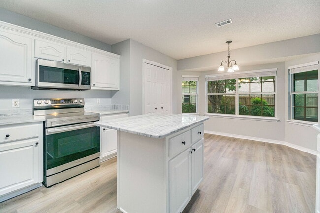 Photo - Beautiful property in highly desirable Lilian Woods Subdivision!