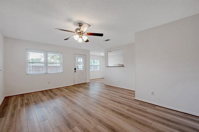 Photo - 910 Judiway St