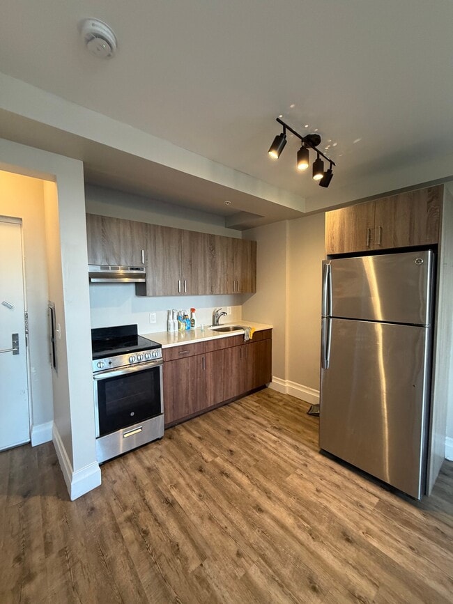 Building Photo - 106 N Grove St Unit 703