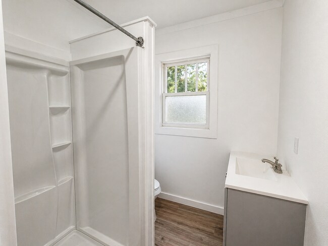 Photo - 307 W Adams St