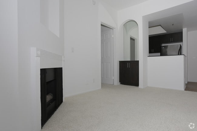 2BR, 2BA - 968 SF