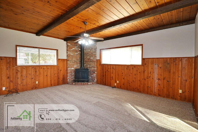 Photo - 155 Mary Ln