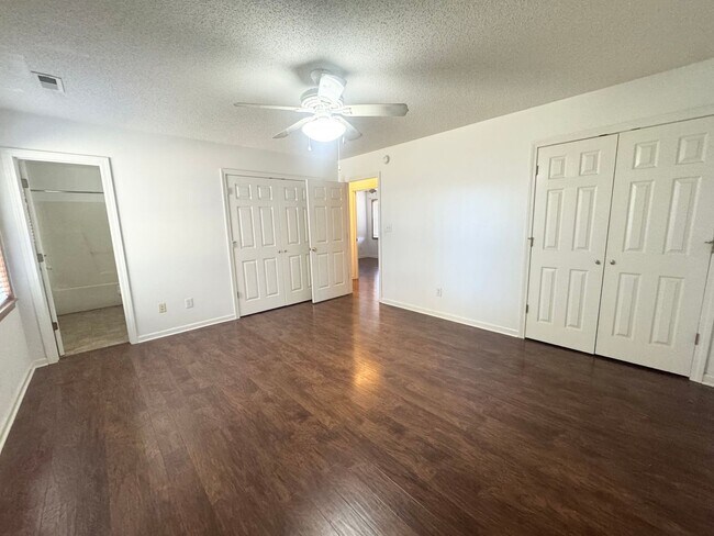 Photo - 200 Dramtree Dr