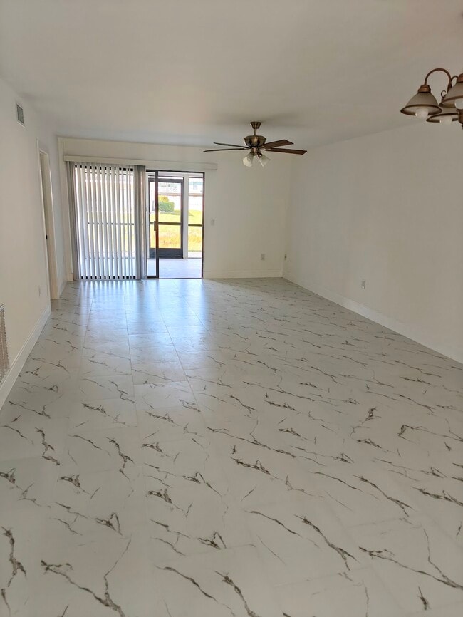 Photo - 151 Cypress Way E Unit D-103