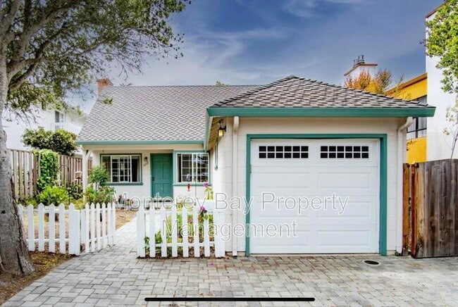 Building Photo - 1012 Munras Ave