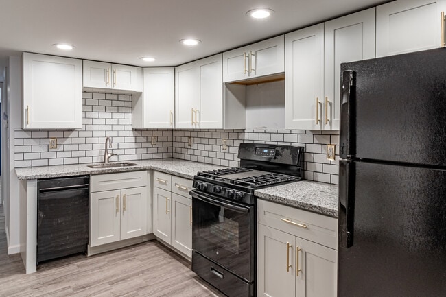 Photo - 916 Highview St