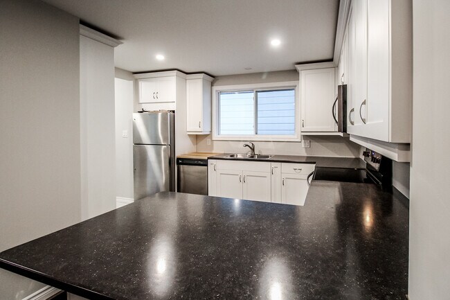 Photo - 668 Highpoint Ave