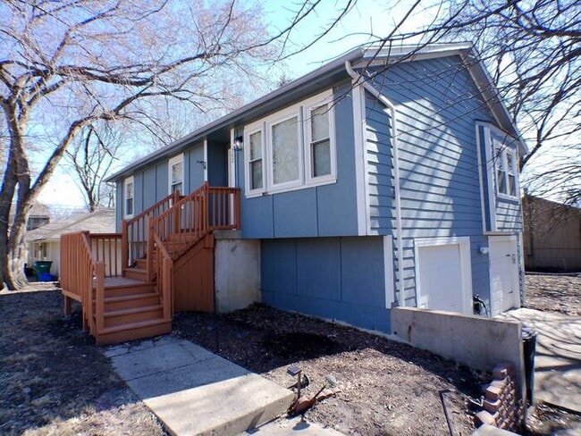 Photo - Spacious 4 bedrooms and 2 full baths home located on S Franklin St in Spring Hill