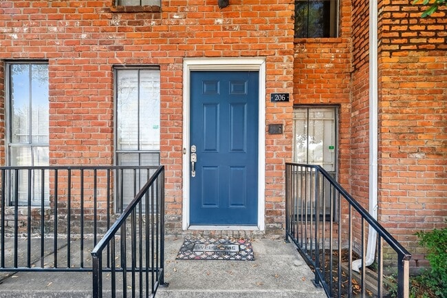 Building Photo - 3200 S Gessner Rd Unit 206