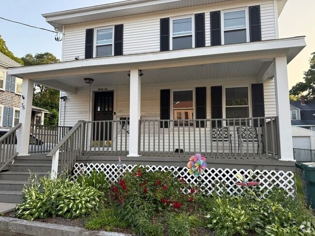 Building Photo - 36 Oak St Unit 2 Rental