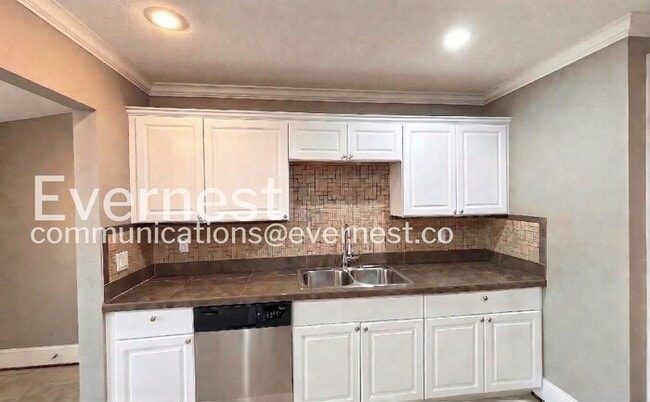 Photo - 2102 Vine St