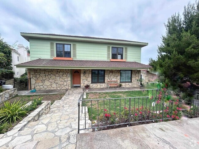 Building Photo - 25072 Alicia Dr Rental