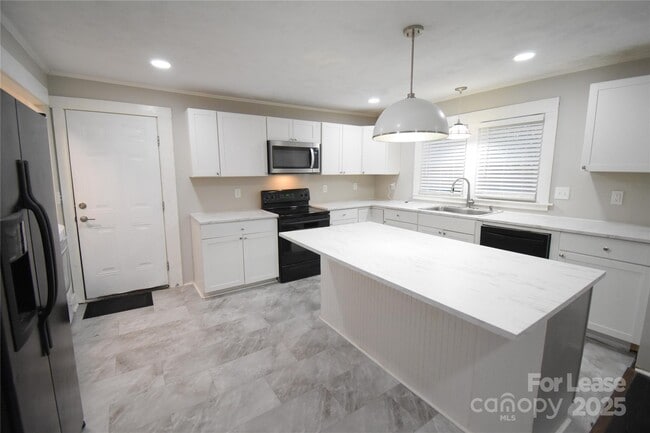 Photo - 199 Crowell Dr SW