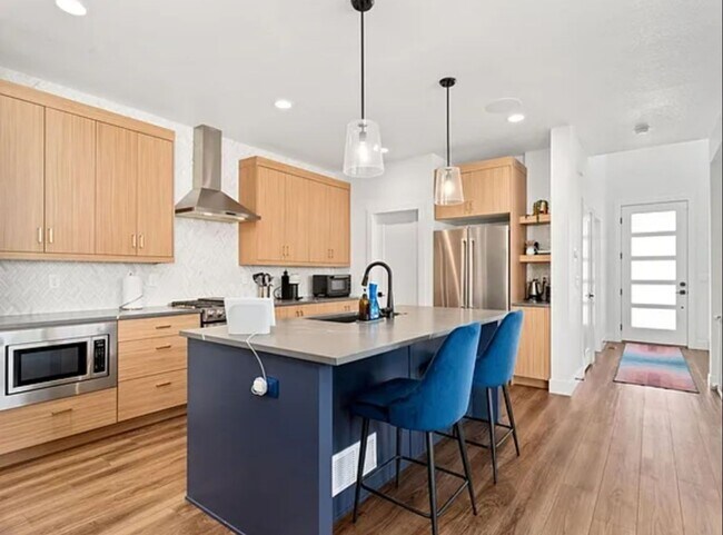 Photo - 4 Bedroom Single Family in Aurora