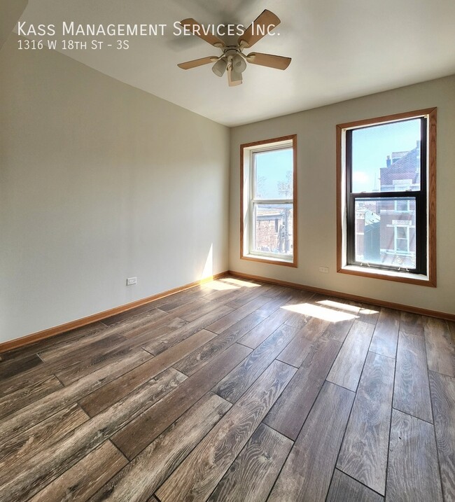 Photo - 1316 W 18th St Apartment Unit 3S