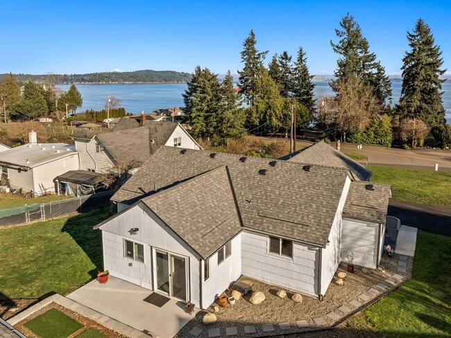 Photo - Waterfront Living!