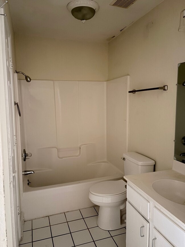 Photo - 209 E 12th St