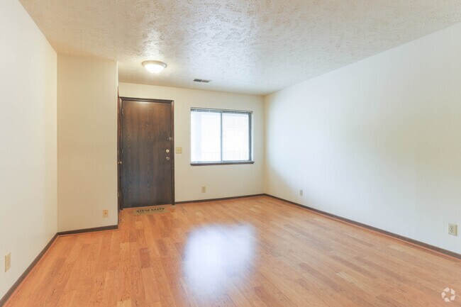 1BR, 1BA - 570SF