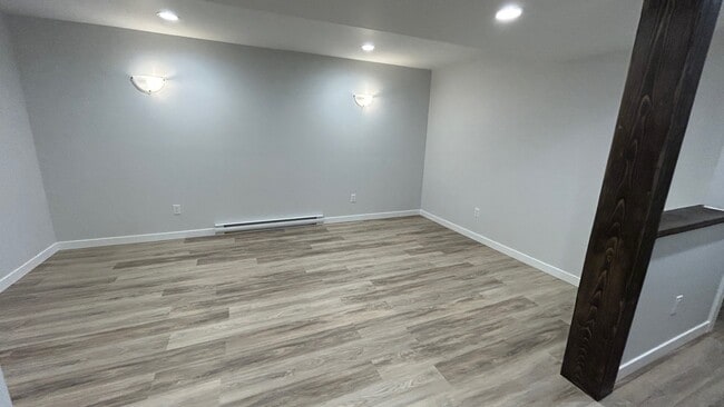 Photo - 4401-4449 49 St