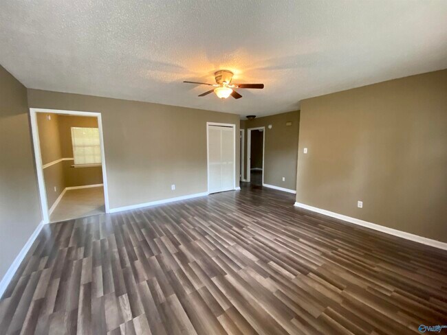 11824 E Gateway Dr SE Unidad D