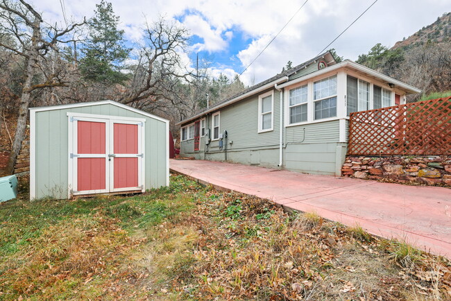 Building Photo - 811 Shoshone Pl