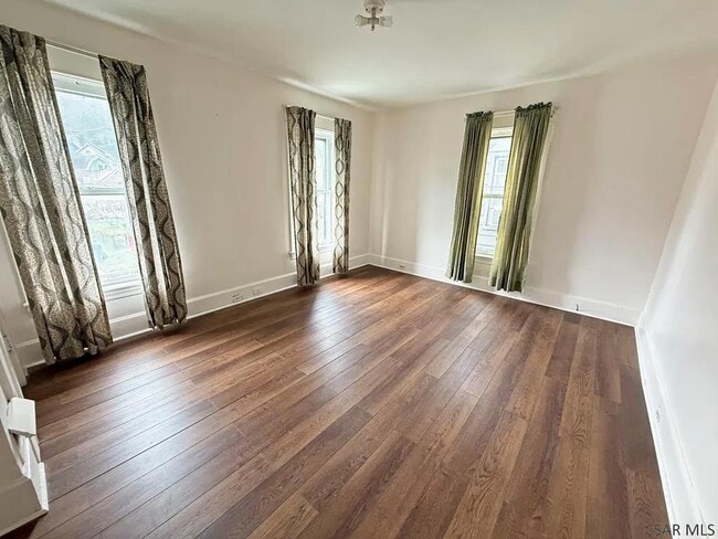 Photo - 131 Plainfield Ave