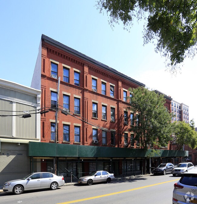 62 Warburton Ave