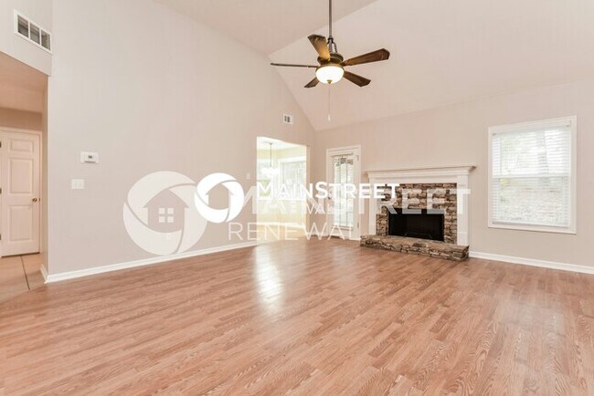 Photo - 3 Bedroom Pet-Friendly Home in COVINGTON, GA with Main Street Renewal