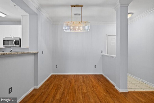 Photo - 4852 Eisenhower Ave Unidad 237