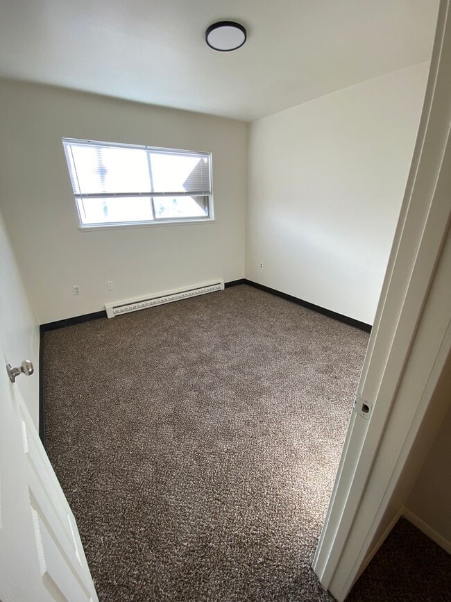 Photo - 1108-1110 Vandenburg Loop NE