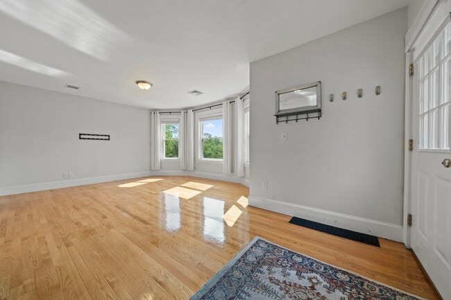 Photo - 169 Franklin St