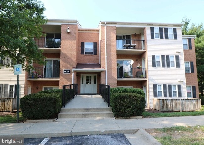 Building Photo - 18336 Streamside Dr Unit 204
