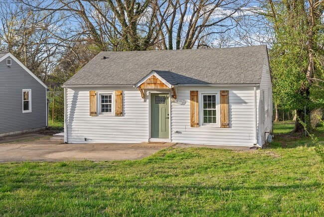 Photo - 2 Bedroom Pet Friendly Home For Rent Near Madison Street!