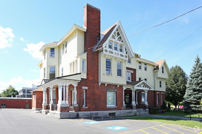 Washington Manor Apartments