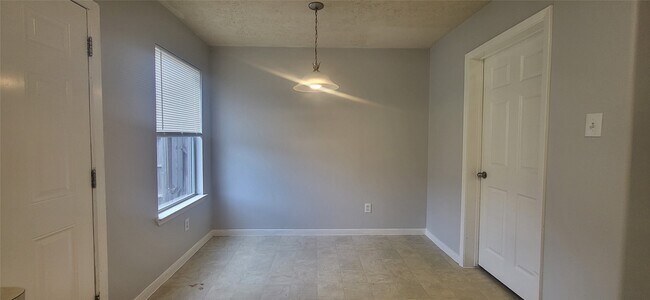 Photo - 21539 Trilby Way