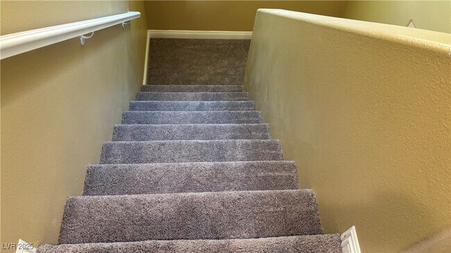 Building Photo - 9473 Alma Ridge Ave