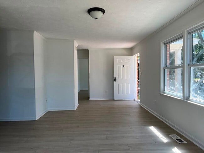 Photo - 610 37th Ave N