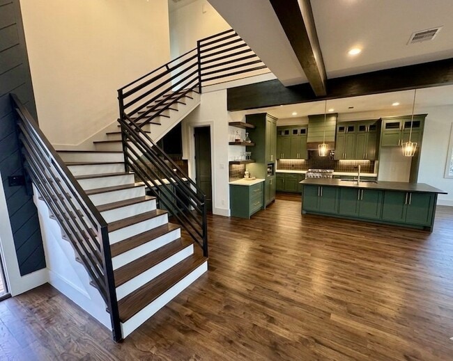 Photo - 505 E 40th St