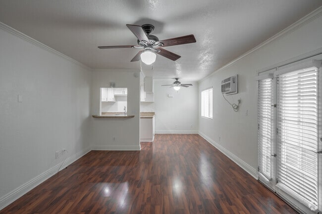 2BR, 2BA - 1,050SF - Living Room - Kashmir Apartments