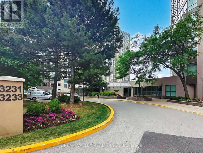 Photo - 3233 Eglinton Ave E Unité 311