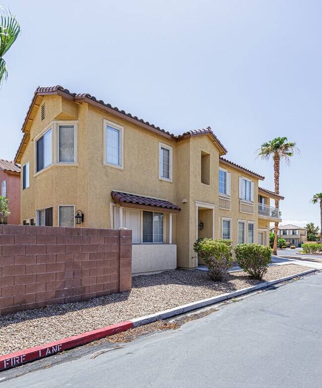 Photo - 2 Master Suites in a gated community
