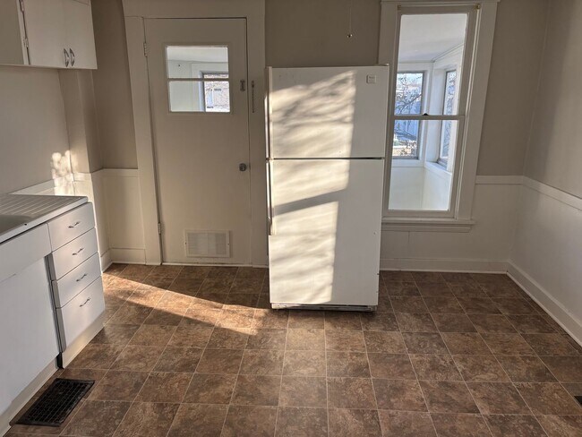 Photo - 2141-2143 Wealthy Unit 2143 1/2 Wealthy