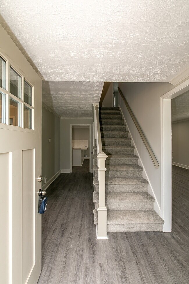 Photo - 4143 Meadow Way