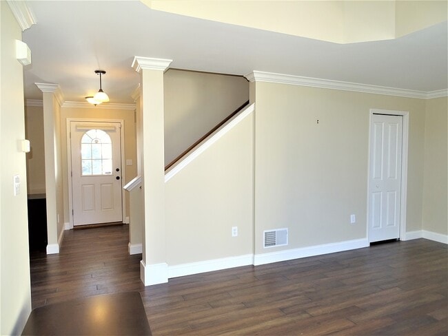 Photo - 1009 Bond St