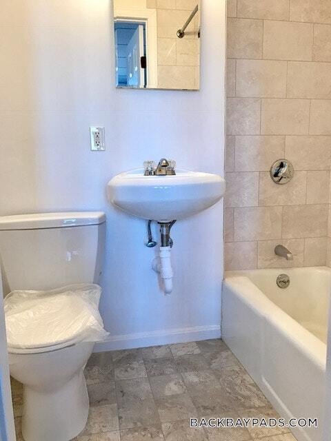 Photo - 272 Newbury St Unidad 15