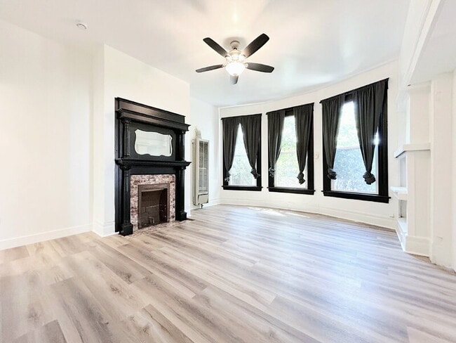 Building Photo - 724 W 2nd St Unit A Rental
