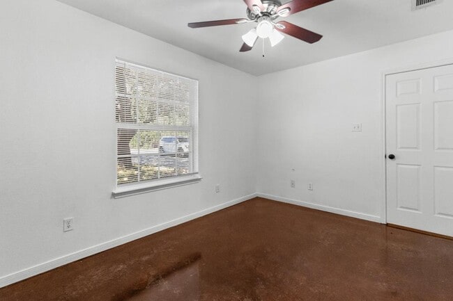 Photo - 1615 Libby Ln