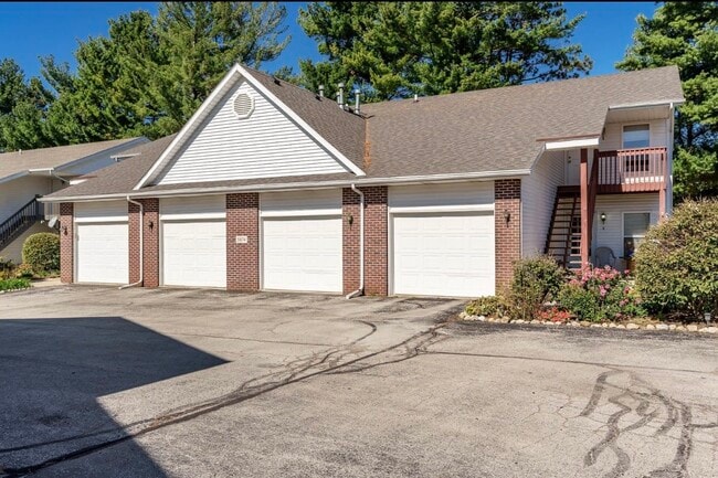 Building Photo - 5874 Beechwood Dr Unit B