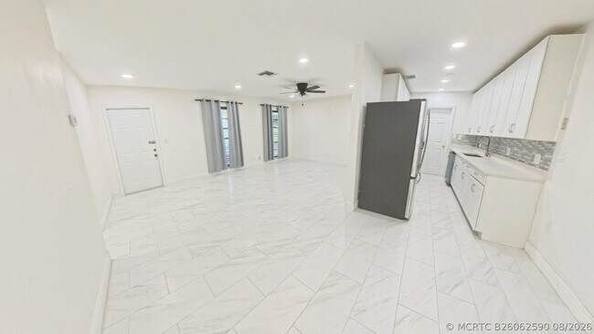 Photo - 341 Henthorne Dr