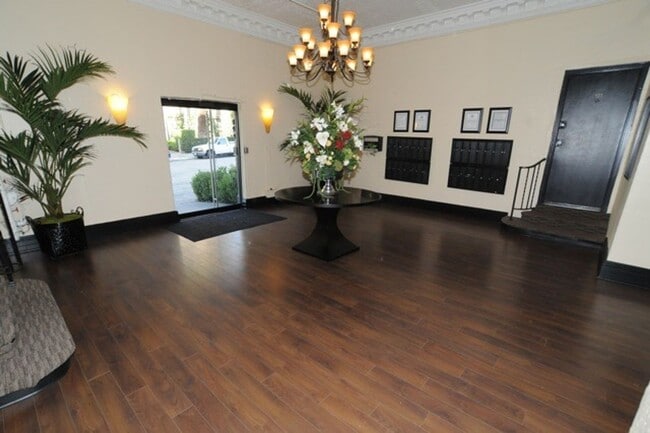 Chateau Hollywood